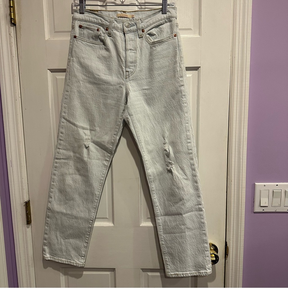 Levi’s Premium Wedgie Straight Jeans – Light Wash – Size 27